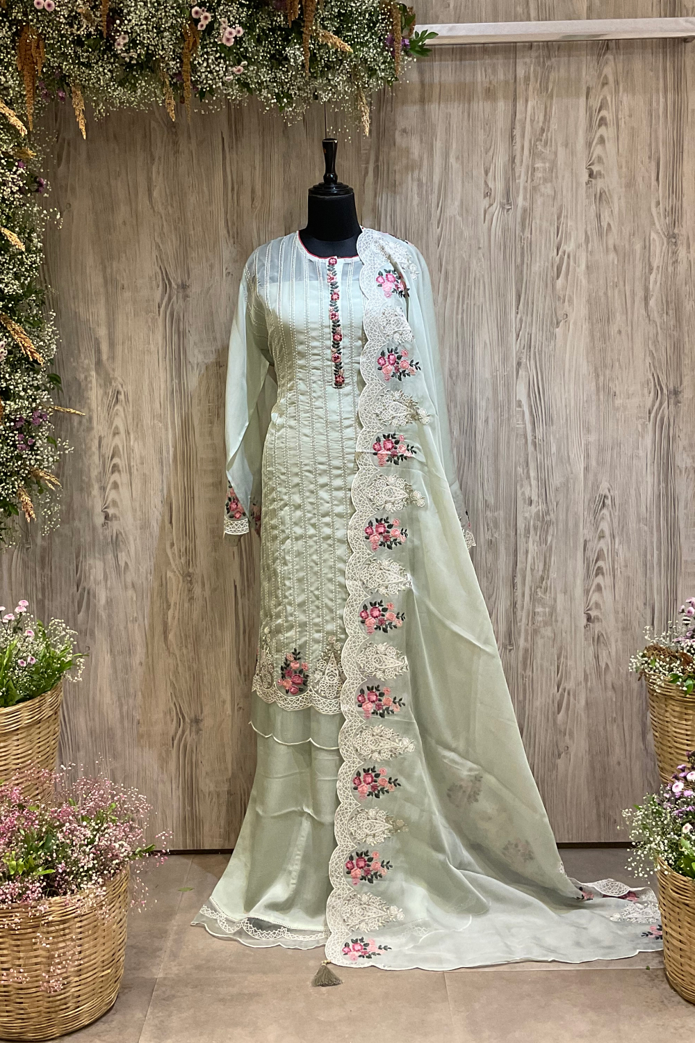 Ladies Designer Pakistani Unstitched Suit, Feature : Dry Cleaning, Occasion  : Party Wear at Best Price in Surat
