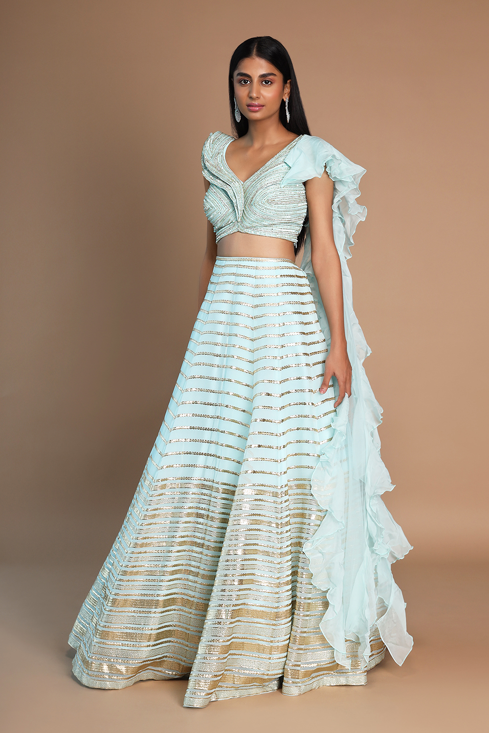 Crop Tops and Lehengas are Ruling the Indian Wedding Chart(2020): Here We  Bring You Some Lehenga Recommendations and Tips to Keep in Mind While  Teaming up Your Statement Crop Tops with Lehengas.