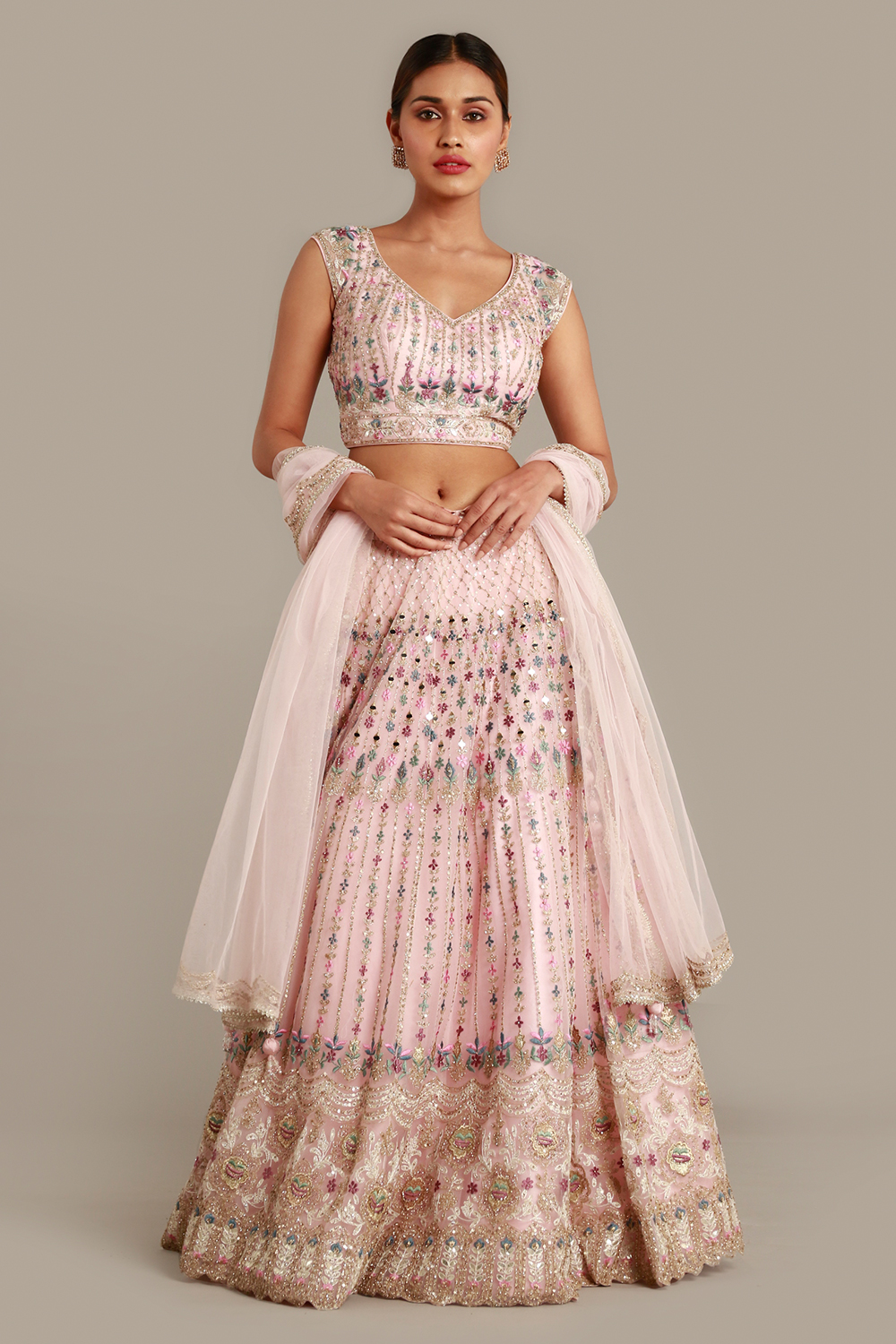 Mirnalini looking pretty in pink lehenga for pongal festivel! |  Fashionworldhub