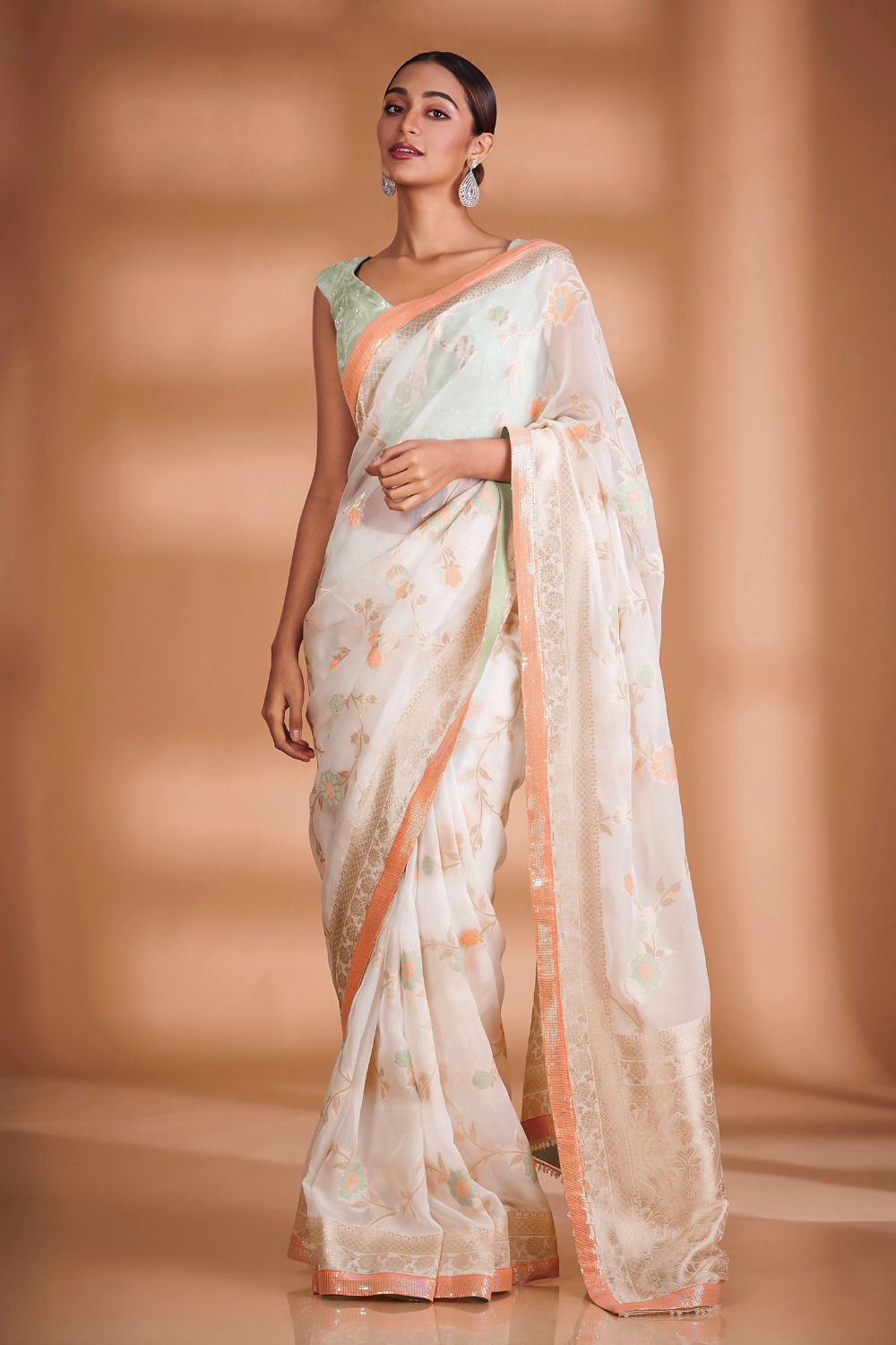 White Silk Printed Saree With Green Blouse (un-stitched), प्रिंटेड सिल्क  साड़ी - Shivam E-Commerce, Surat | ID: 25876905297