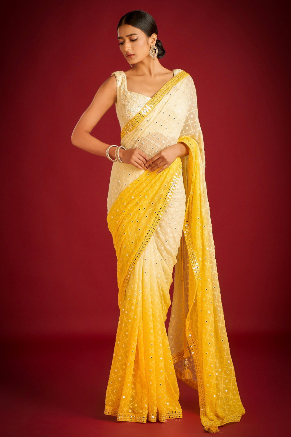 FIERY ORANGE TIE AND DYE 'ABLA' WORK CLASSIC SAREE PAIRED WITH A